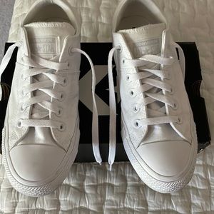Converse tennis shoes
